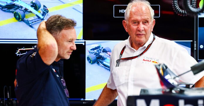 SINGAPORE, SINGAPORE - SEPTEMBER 21: Oracle Red Bull Racing Team Principal Christian Horner and Oracle Red Bull Racing Team Consultant Dr Helmut Marko look on in the garage during final practice ahead of the F1 Grand Prix of Singapore at Marina Bay Street Circuit on September 21, 2024 in Singapore, Singapore. (Photo by Mark Thompson/Getty Images) // Getty Images / Red Bull Content Pool //