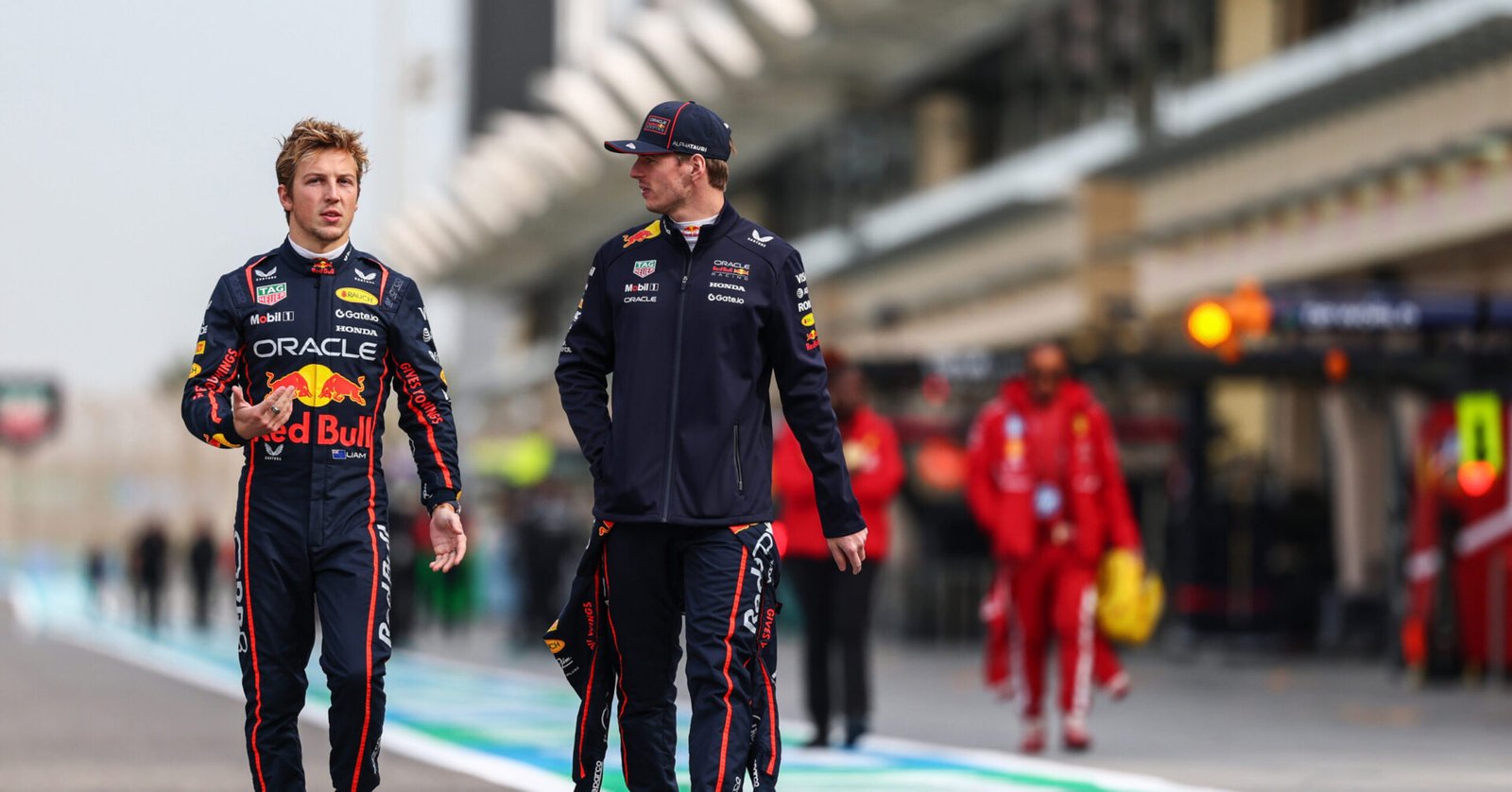 BAHRAIN, BAHRAIN - FEBRUARY 26: Liam Lawson of New Zealand and Oracle Red Bull Racing and Max Verstappen of the Netherlands and Oracle Red Bull Racing walk in the Pitlane during day one of F1 Testing at Bahrain International Circuit on February 26, 2025 in Bahrain, Bahrain. (Photo by Clive Rose/Getty Images) // Getty Images / Red Bull Content Pool //