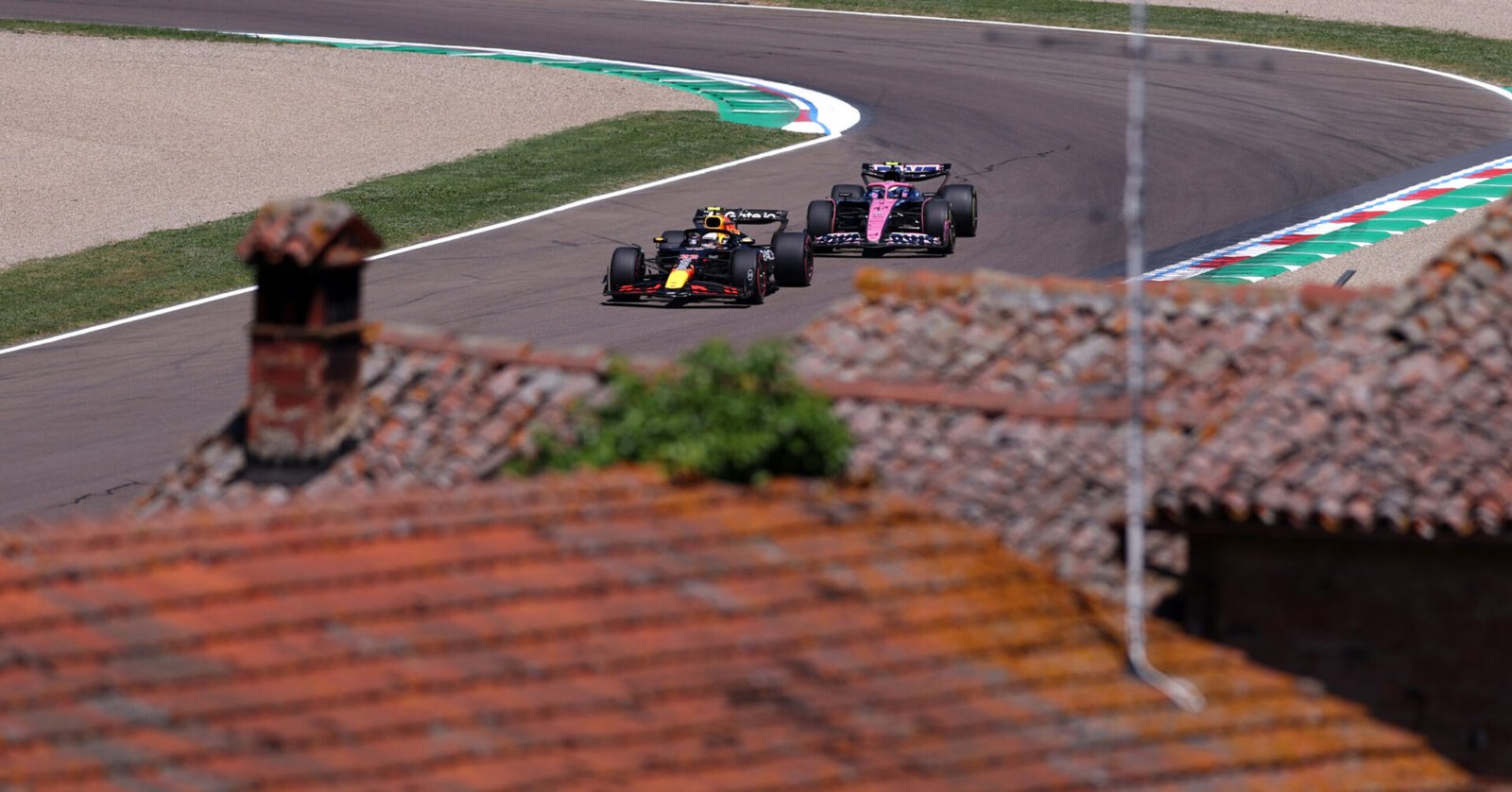 IMOLA, ITALY - MAY 16: Yuki Tsunoda of Japan driving the (22) Oracle Red Bull Racing RB21 leads Franco Colapinto of Argentina driving the (43) Alpine F1 A525 Renault on track during practice ahead of the F1 Grand Prix of Emilia-Romagna at Autodromo Internazionale Enzo e Dino Ferrari on May 16, 2025 in Imola, Italy. (Photo by Ryan Pierse/Getty Images) // Getty Images / Red Bull Content Pool // SI202505160180 // Usage for editorial use only //