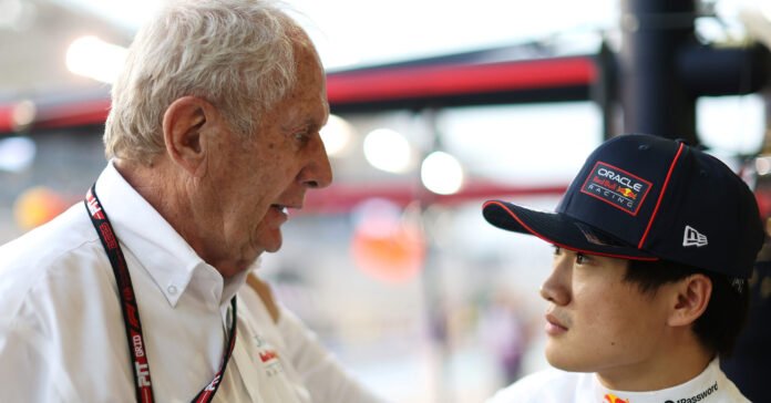 Helmut Marko talking with Yuki Tsunoda during a free practice session.