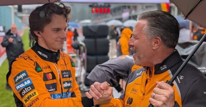 Zak Brown speaking to Oscar Piastri