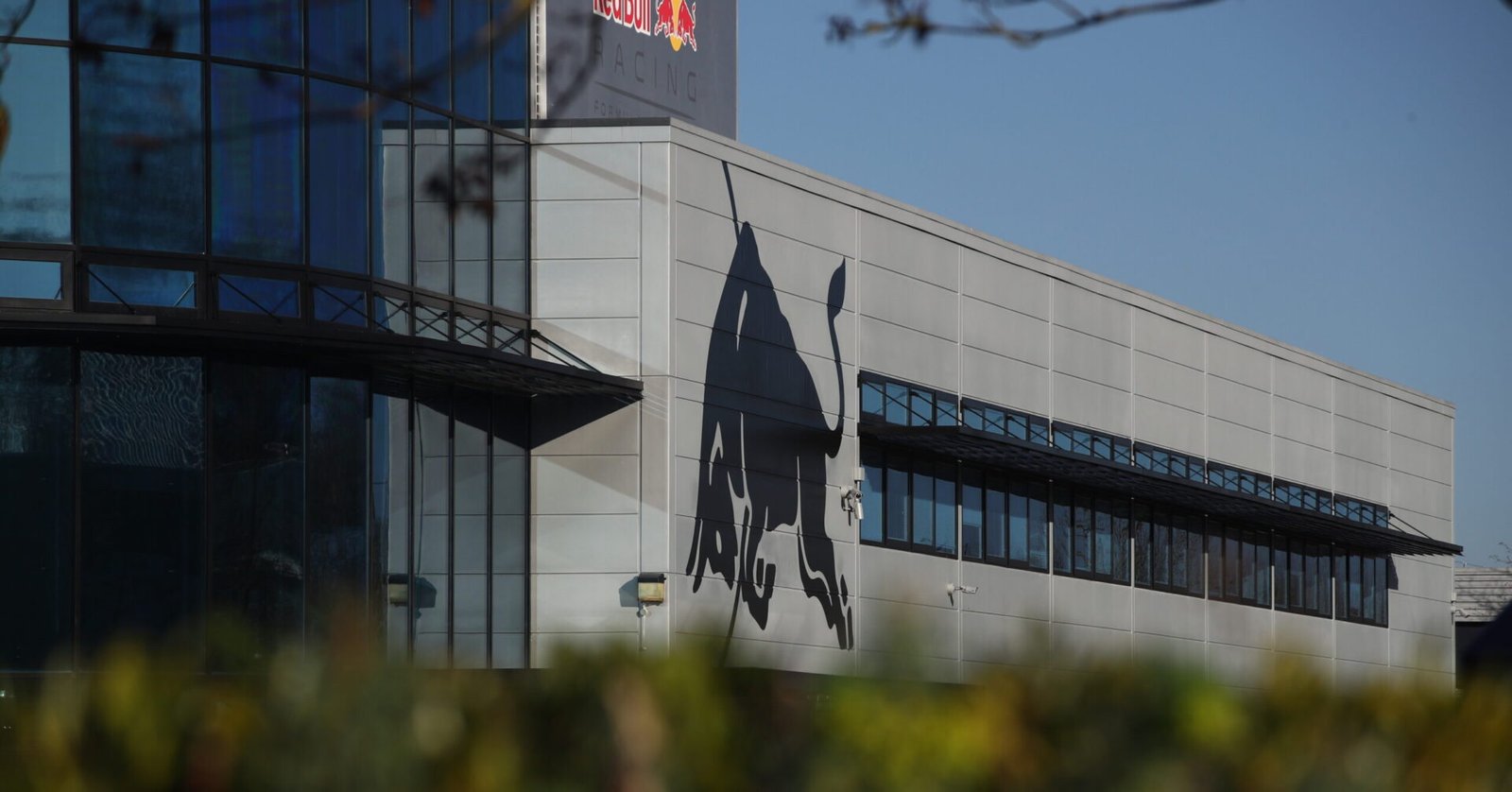 MILTON KEYNES, ENGLAND - JANUARY 22: A general view of the F1 Red Bull Racing Factory on January 22, 2021 in Milton Keynes, England. (Photo by Mark Thompson/Getty Images) // Getty Images / Red Bull Content Pool // SI202101230100 // Usage for editorial use only //