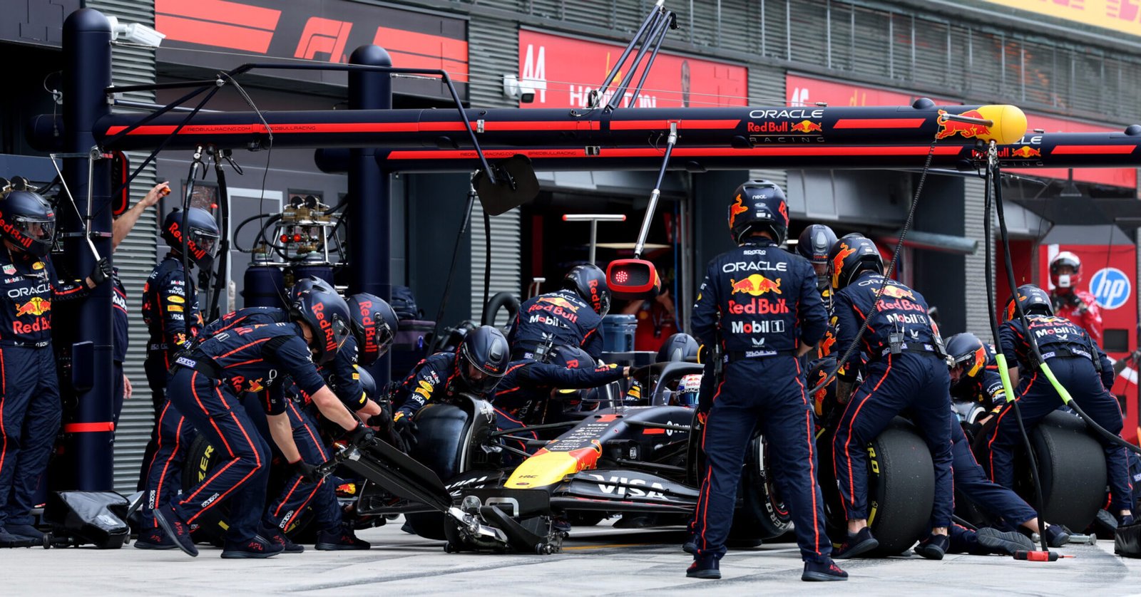 BUDAPEST, HUNGARY - AUGUST 03: Max Verstappen of the Netherlands driving the (1) Oracle Red Bull Racing RB21 makes a pitstop during the F1 Grand Prix of Hungary at Hungaroring on August 03, 2025 in Budapest, Hungary. (Photo by Mark Thompson/Getty Images) // Getty Images / Red Bull Content Pool // SI202508030407 // Usage for editorial use only //